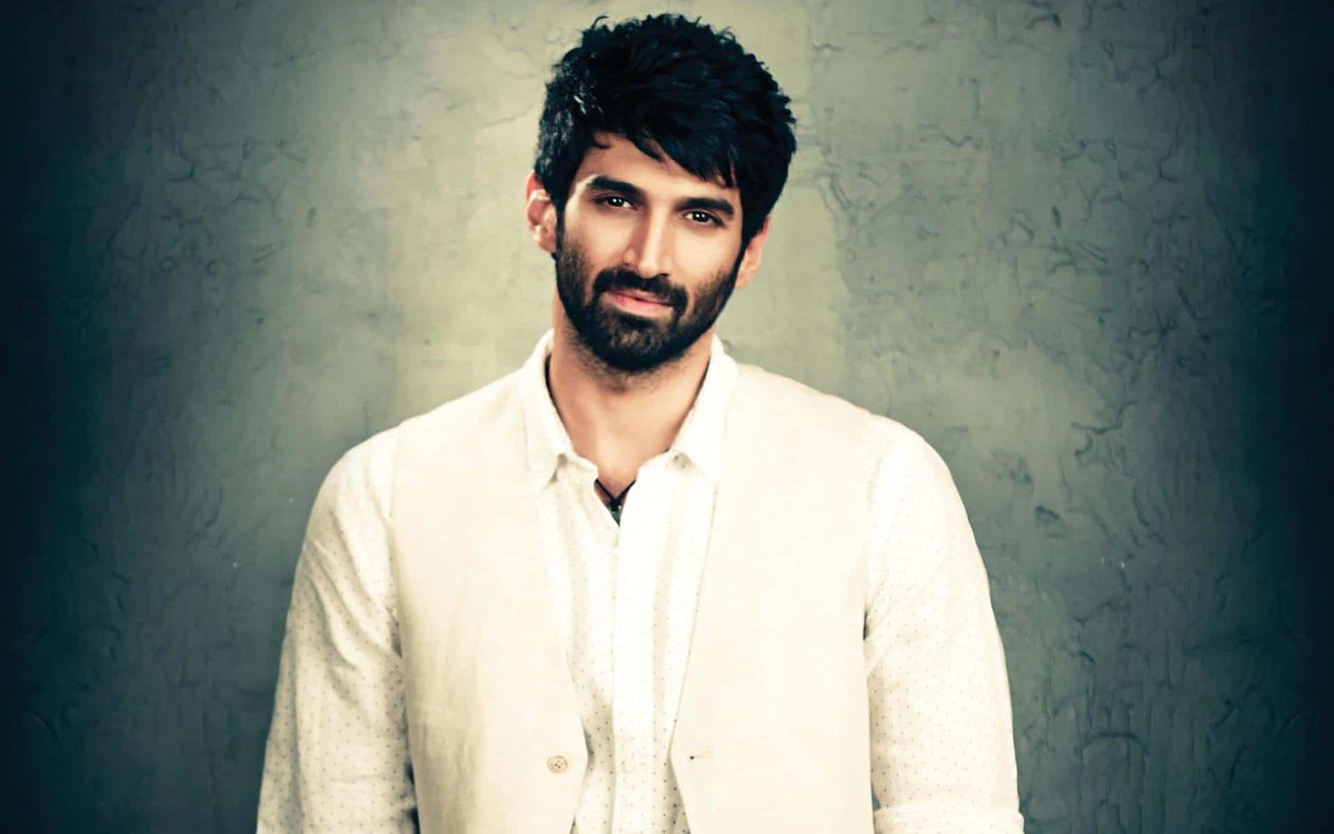 mirchi_play's tweet photo. nothing to see here, just someone most girls would happily simp over 
#HappyBirthdayAdityaRoyKapur #AdityaRoyKapur https://t.co/rvVByYlOXC