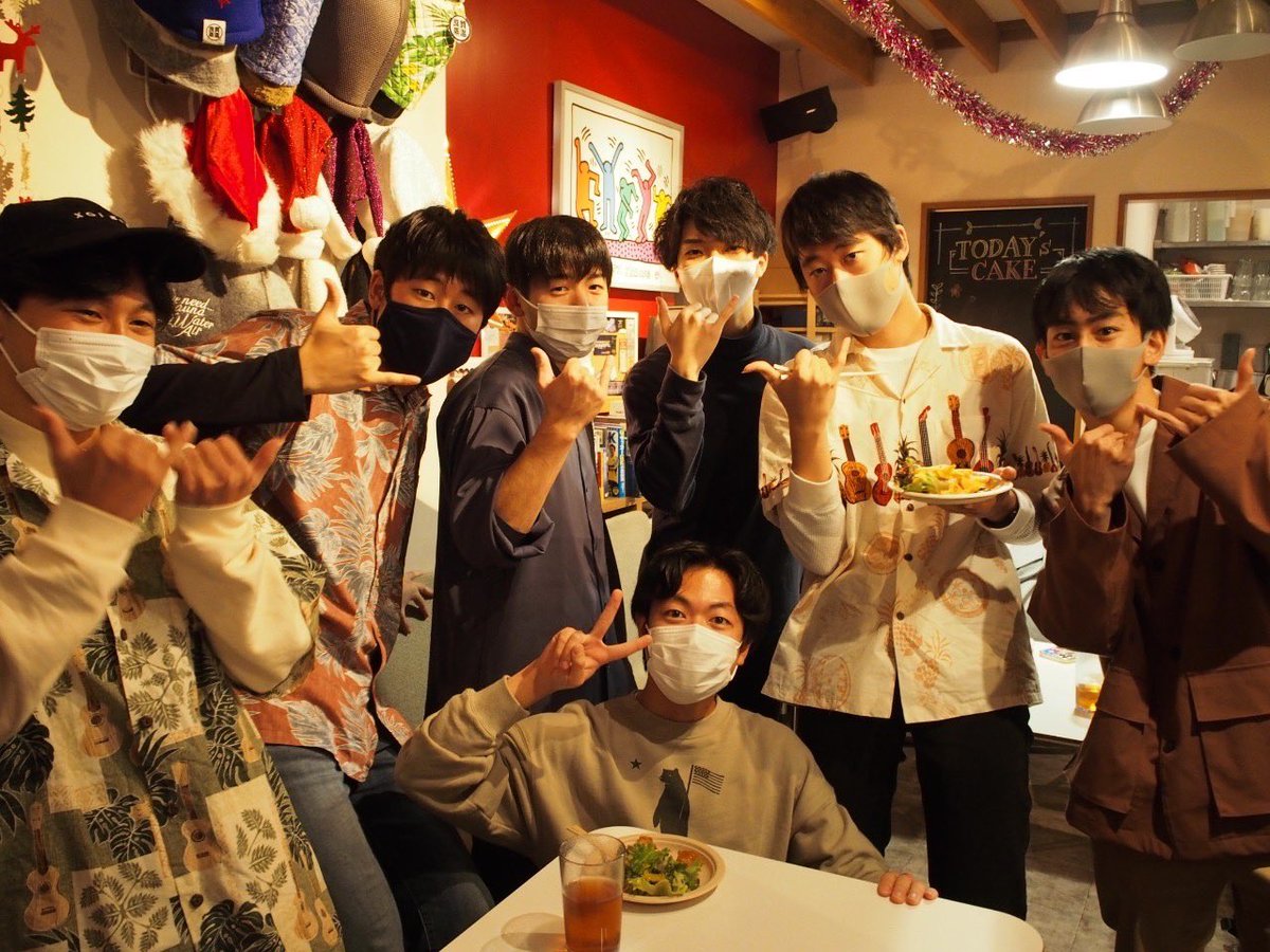 WASElele's tweet photo. 11/14 WASElele 幹部交代式&早稲田祭お疲れ様会でした!
3期の先輩方の作ってくださった温かいワセレレを受け継いで、ますます楽しいサークルにしていきます❣️
#waselele #ワセレレ #ウクレレ #早稲田サークル #インカレサークル #新規会員募集中 https://t.co/Yk2XRW2SQZ