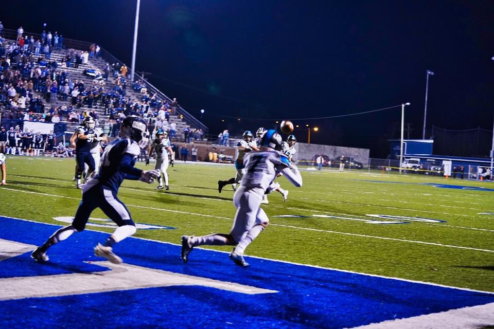 Beevo17's tweet photo. Game winning catch in VHSL Playoffs @TNGridironScout @AppalachiaPrep @CoachRader_ETSU @WMTribeFootball @DartFootball @LUFBRecruiting https://t.co/Rn80IszjGe