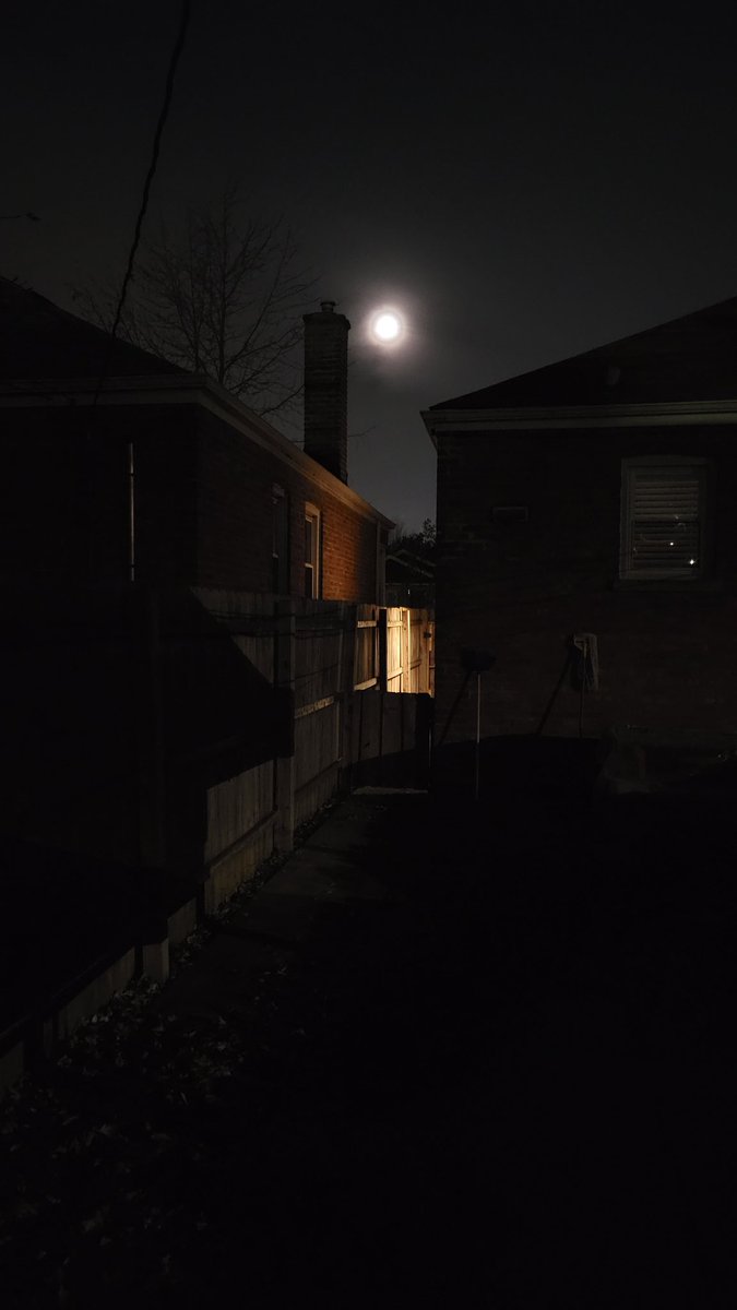 baceinyoface's tweet photo. off to work.
--
#fullmoonsoon https://t.co/Eb8A5W4uHo