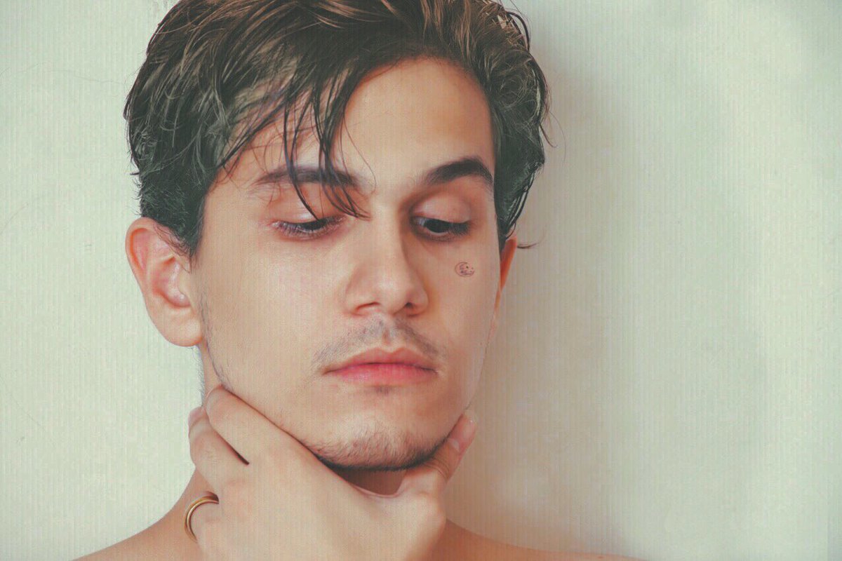 یه نفر گفت این عکساتو دوس ندارم.
حالا دلیل این ک گزاشتمشون اینجارو حدس بزنین…
🤙🏻