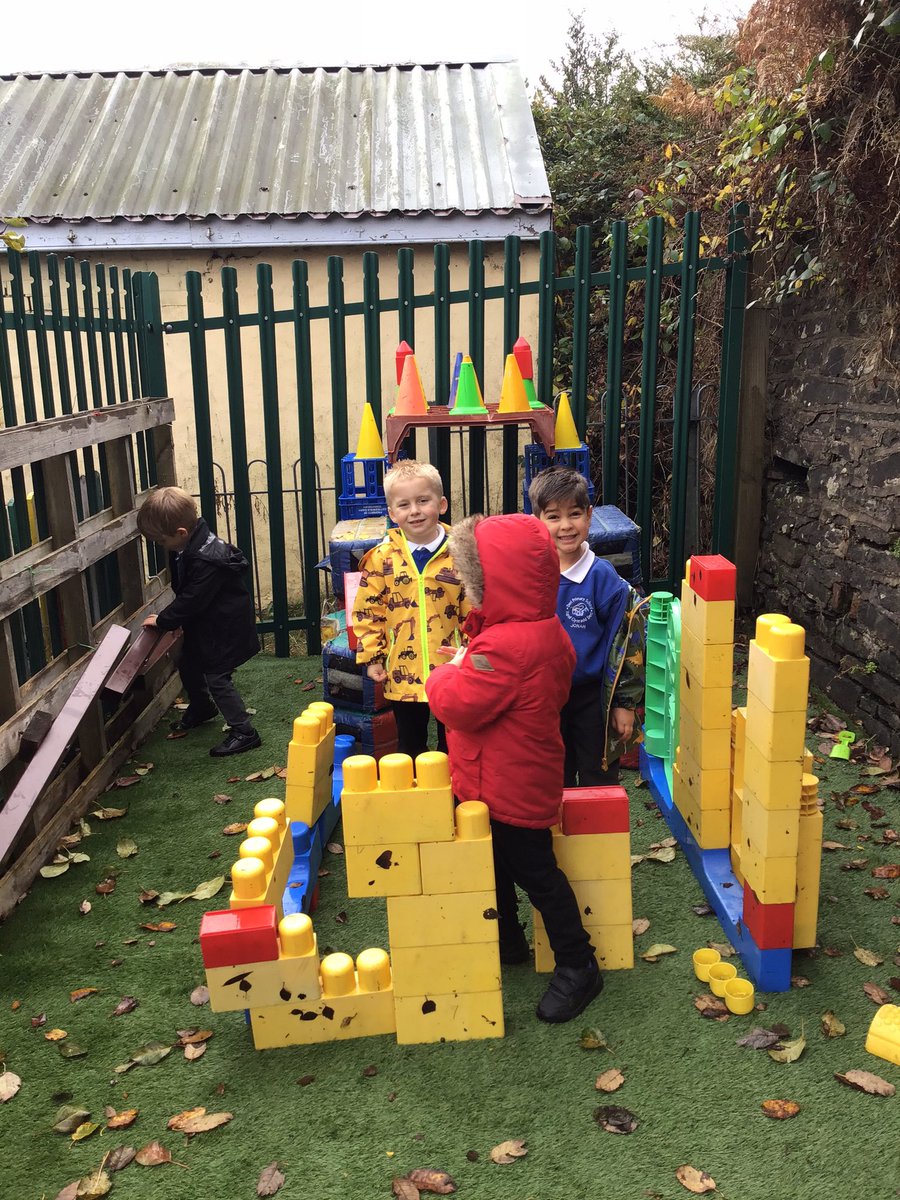 Great den building today! Da iawn pawb