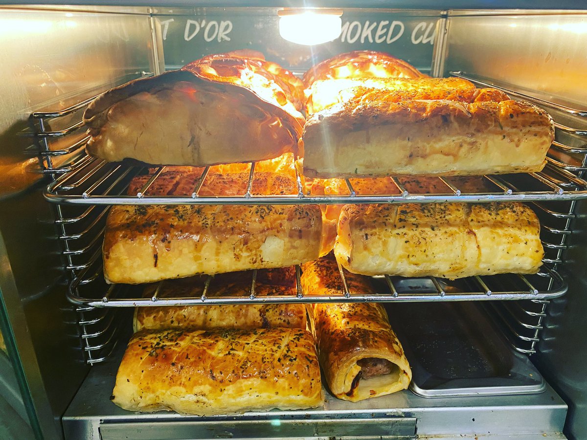 ArtisanButchery's tweet photo. 10-2 Tues-Fri
Hot sausage roll/ pasty or Pie
& hot drink only £4
Or with a cold drink £3.50
#lunchtimeoffer #hotlunch #Buckinghams #westmeon #petersfield #hampshire https://t.co/880X6sw2FX