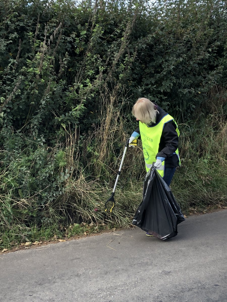 AylshamClub's tweet photo. Our second litter clean takes place on Saturday 20th November commencing at The Friendship Hall on the Cawston Road. We will meet at 10am &amp; clean until 11:30am. Please remember to bring glove &amp; contact Ray Horne on 01263 731347 if you would like to help. https://t.co/Jumd7LUnjm