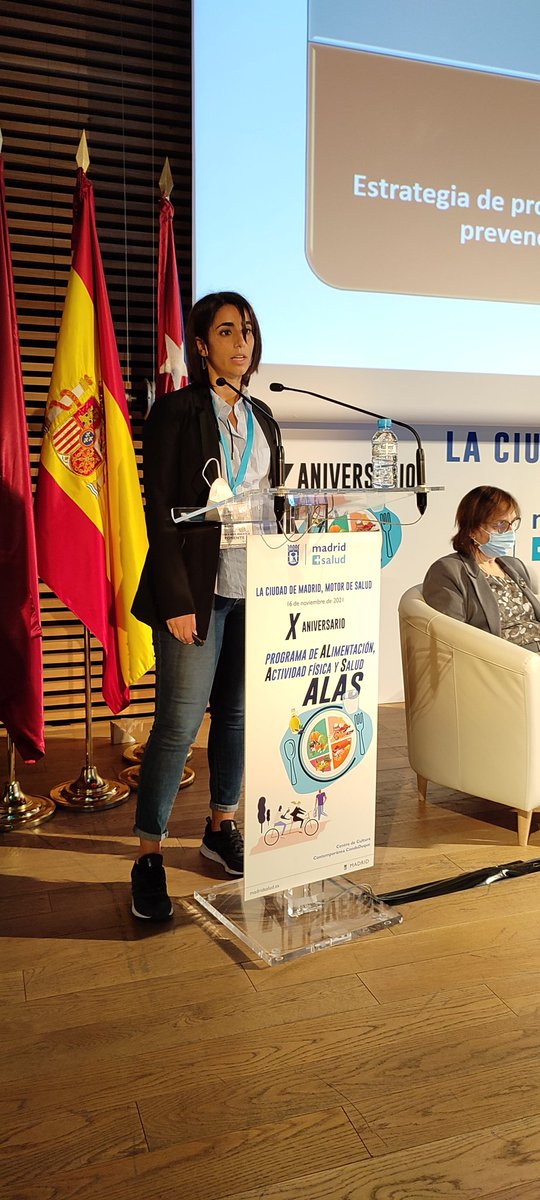 madridsalud's tweet photo. 2ª parte de la Mesa Redonda, ésta vez de la mano de Sarai Pino, Darío Ochoa y Raquel Priego, con proyectos específicos en los centros municipales de salud comunitaria.

Sigue la Jornada en directo en nuestro streaming 👩🏽‍💻🖥️ https://t.co/wI8y24HpSW https://t.co/nhGSyic9hw
