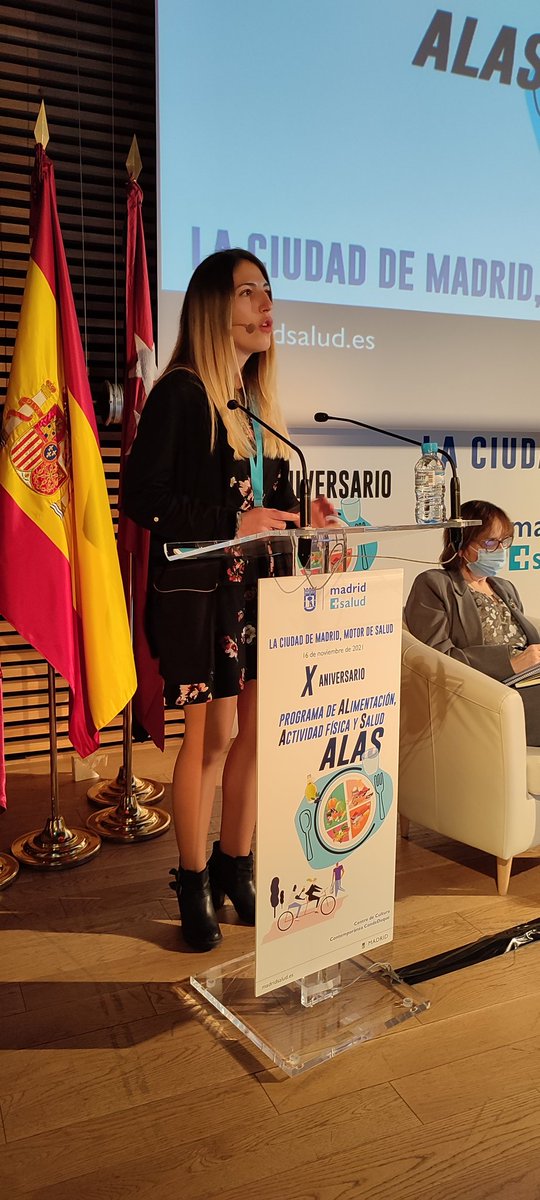 madridsalud's tweet photo. 2ª parte de la Mesa Redonda, ésta vez de la mano de Sarai Pino, Darío Ochoa y Raquel Priego, con proyectos específicos en los centros municipales de salud comunitaria.

Sigue la Jornada en directo en nuestro streaming 👩🏽‍💻🖥️ https://t.co/wI8y24HpSW https://t.co/nhGSyic9hw
