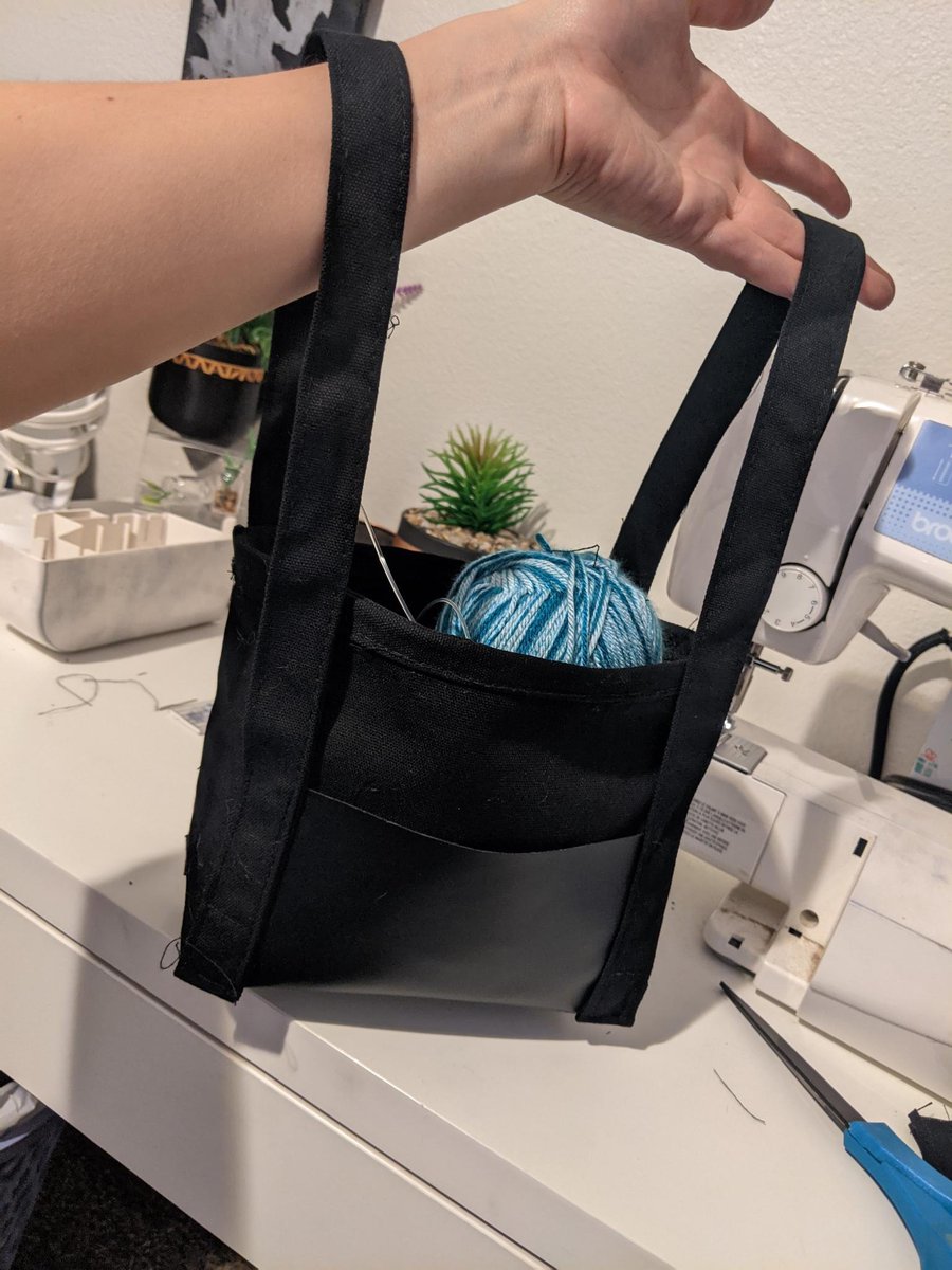 It is 3am, and I just finished sewing this tiny project bag for myself for my travel knitting/dropspinning needs.

I can't wait to use and tweak the design, but for now, it is sleepytime.

#knitting #knittingbag #projectbag #sewing #latenightcrafting