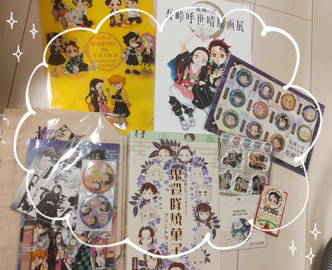 グッズも自分の買いたかったものと友達のおつかいのラムネやポスカも買えて大満足!とにかくこのふたりシリーズのミニアクリルフィギュアだけは何としても手に入れたかったので…😭✨ほんと嬉しい…😊✨✨ 
