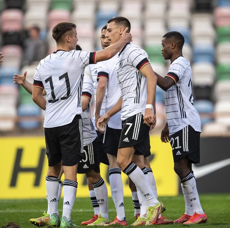 fckoelnfrance's tweet photo. On a oublié de le souligner mais hier deux de nos joueurs jouaient en amical avec les U20 de la Mannschaft. Tim #Lemperle en égalisant en fin de match à permis d’obtenir le nul face au Portugal. Marvin #Obuz jouait aussi ✨ #effzeh #fckoeln https://t.co/VHOwv2eJ9x