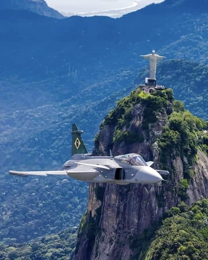 GinieSigonney's tweet photo. In the right place at the right time ๐ค
.
.
.
#travel #travelphotography #aviation #aviationdaily #aviationlovers #aviationlife #AvGeek #aviationgeek #Pilot #pilotlife #planespotting #Brasil #Corcovado
๐ทCredit to author https://t.co/my0LIBoWNC