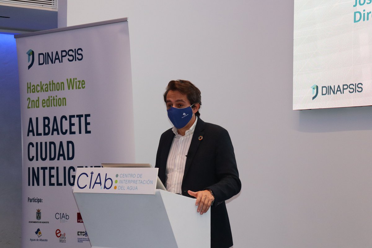 AguasdeAlbacete's tweet photo. ¡Arranca en el #CIAb el #Hackathon #AlbaceteCiudadInteligente, con la bienvenida a los 23 participantes del  director de @AguasdeAlbacete, @JBeldaAmores, del director de @esiiab, @J_M_Puerta, y de @Engracia_Lacasa, subdirectora de la @edii_uclm. ¡Animo y a por el reto! @dinapsis https://t.co/L0brFVjidh