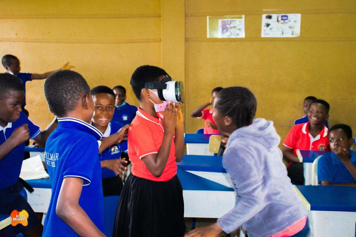 KidsMakers's tweet photo. What is it like to walk in someone else's shoes? Books allow us to imagine it, and movies allow us to see it, but VR is the first medium that actually allows us to experience it. The kids were excited to learn about Virtual Reality and also experience how the VR set works.

#STEM https://t.co/KYd1ccQRxh