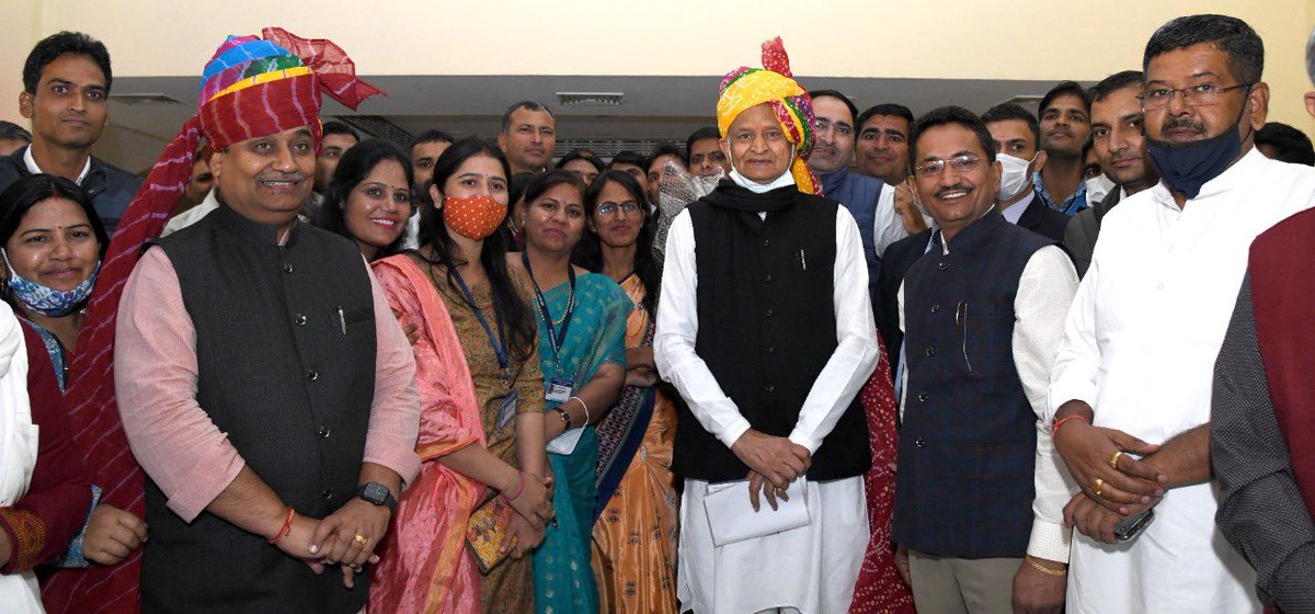 MohanSihag24's tweet photo. आदरणीय अशोकजी गहलोत, गोविन्दसिंहजी डोटासरा, भँवरसिंहजी भाटी व डॉ सुभाषजी गर्ग। आभार व्यक्त कर दिया न्यौता।@ashokgehlot51 @RajCMO @GovindDotasra @BSBhatiInc @drsubhashg @SumerKhatana8 @Bhanwar99gujar @AshokShekhpura @bhajanlalmali @Reslarajasthan @JayeshP28633595 @DrBLBhahada https://t.co/tv3P9QPB1Z