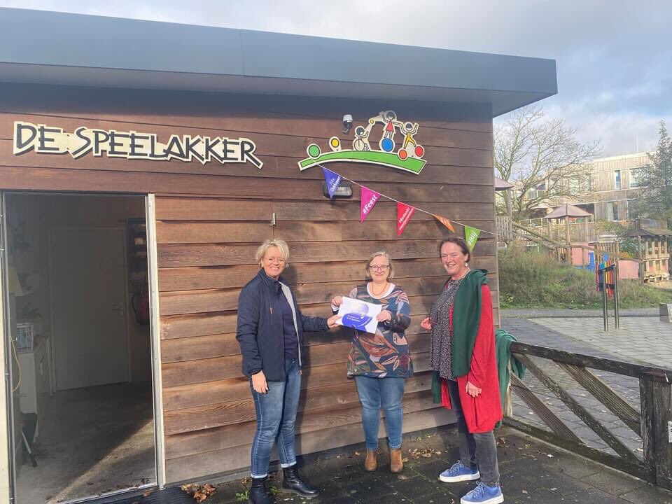 PetravdBerg68's tweet photo. Zaterdag en maandag op pad geweest voor #raboclubsupport 
Namens #rabobank 
#gefeliciteerd #ToneelverenigingODI en #DeSpeelakker Veel succes met het realiseren van jullie mooie bestedingsdoelen! #goedvoordeclub #geweldigvoordebuurt https://t.co/UuOh9bRAwA