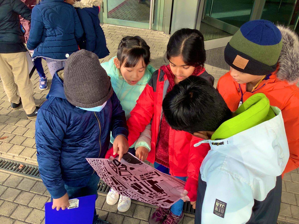 edu_GetCreative's tweet photo. 📱 MODERN EXPLORERS 🧭
The cold weather didn’t stop our #explorers from going outside to wonder and look for questions.
A time to slow down and look for connections.
#ExplorerMindset #outdoors #outdoorfun #enhancedPYP #inquiry #curiosity https://t.co/aWXEeoXD6j