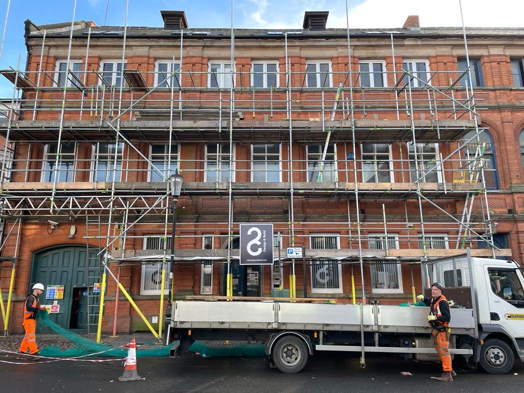 TheJointworksJQ's tweet image. Going, going, gone!

With the roof and chimney restorations all complete it&apos;s finally time for the scaffolding to come down 👏

We also have some really exciting news about our memberships coming very soon so keep your eyes peeled!
#jewelleryquarter #coworking #openingspring2020