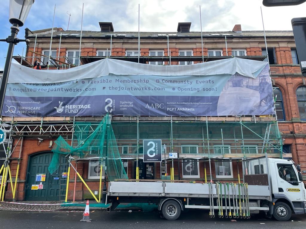 TheJointworksJQ's tweet image. Going, going, gone!

With the roof and chimney restorations all complete it&apos;s finally time for the scaffolding to come down 👏

We also have some really exciting news about our memberships coming very soon so keep your eyes peeled!
#jewelleryquarter #coworking #openingspring2020
