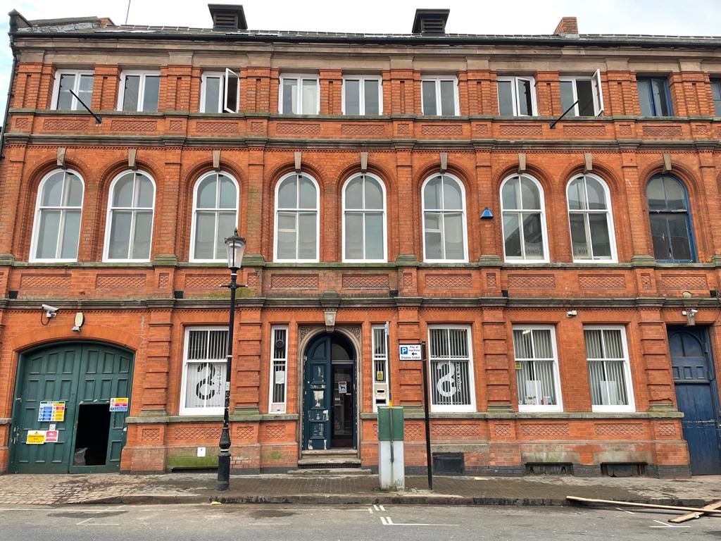 TheJointworksJQ's tweet image. Going, going, gone!

With the roof and chimney restorations all complete it&apos;s finally time for the scaffolding to come down 👏

We also have some really exciting news about our memberships coming very soon so keep your eyes peeled!
#jewelleryquarter #coworking #openingspring2020