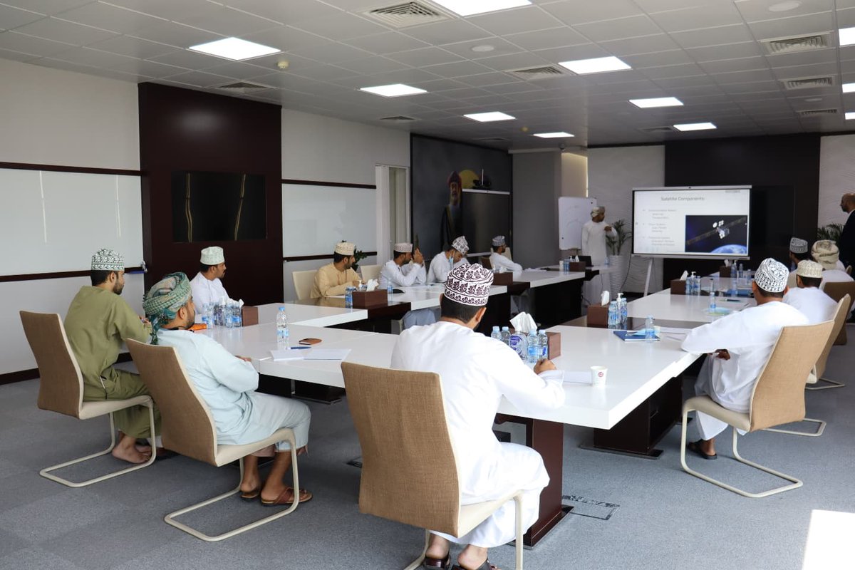 SpaceCommTech's tweet photo. مقطفات من الورشة المقدمة من تقنيات الاتصالات الفضائية لسلاح الجو السلطاني العماني للحديث عن كيفية الاستفادة من خدمة الاتصالات عن طريق الاقمار الاصطناعية باستخدام
حزم الKA في خدمة القطاعات الحكومية
#عمانسات #omansat #اتصالات #اقمار_إصطناعية #satellite #RAFO https://t.co/GfkL6BA2ni