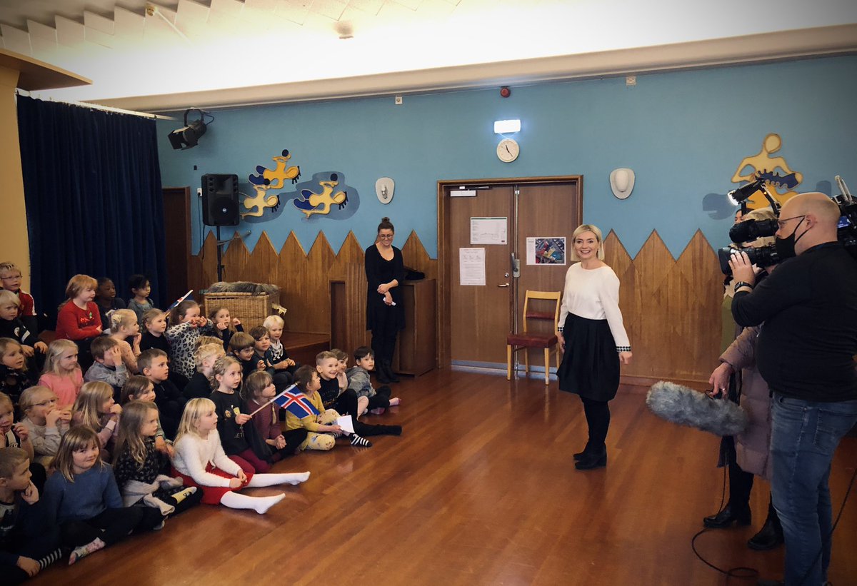 ,,Jónas á afmæli í dag, ekki þú!” Börnin í Melaskóla með þetta á hreinu. Til hamingju með dag íslenskunnar.