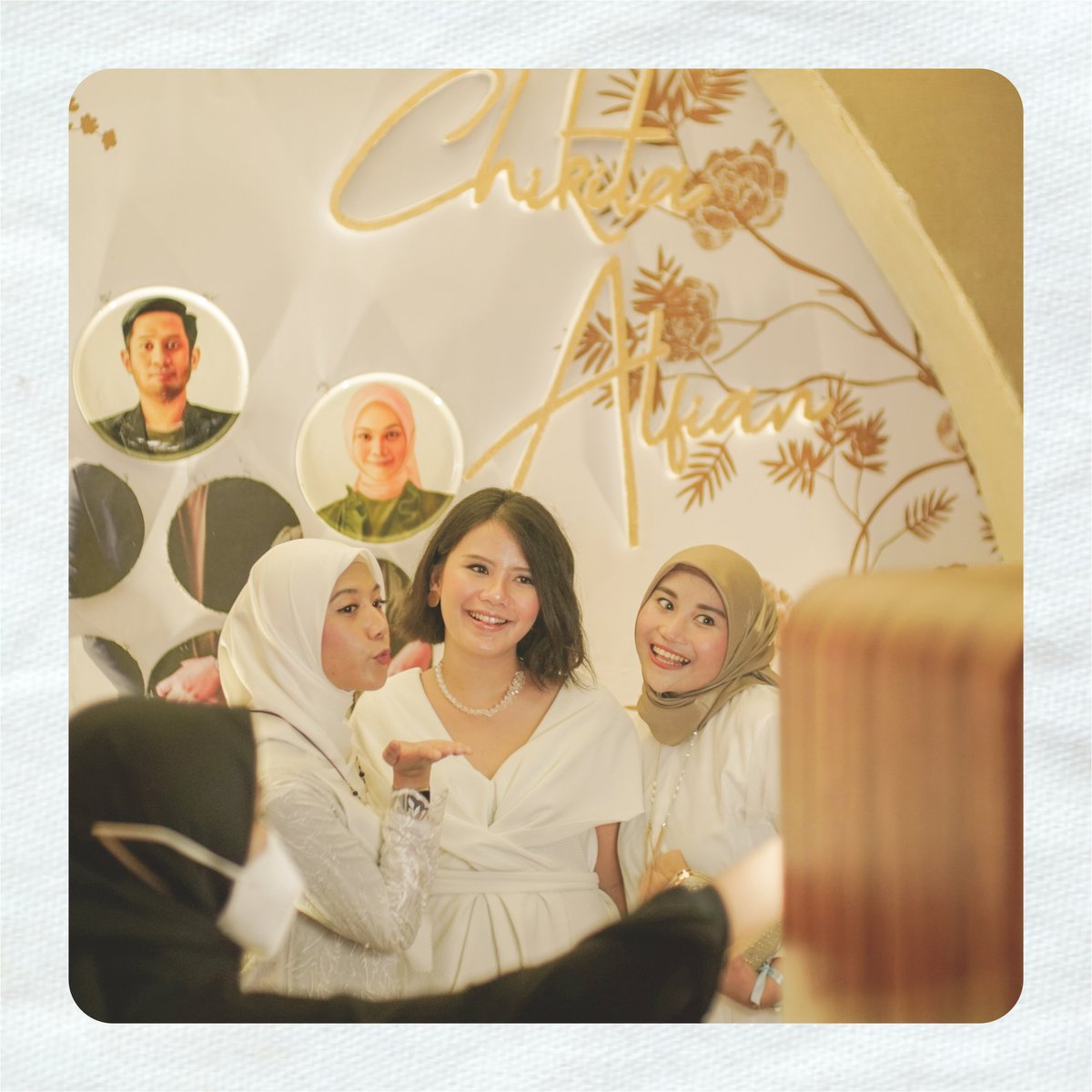 FourPhotobooth's tweet photo. Menantu idaman difoto pakai photobooth idaman, eaa 🙆

The Wedding of
Chikita &amp; Alfian

Info lebih lanjut hubungi:
📞 0821 3864 0834 https://t.co/508aqi9Hnv