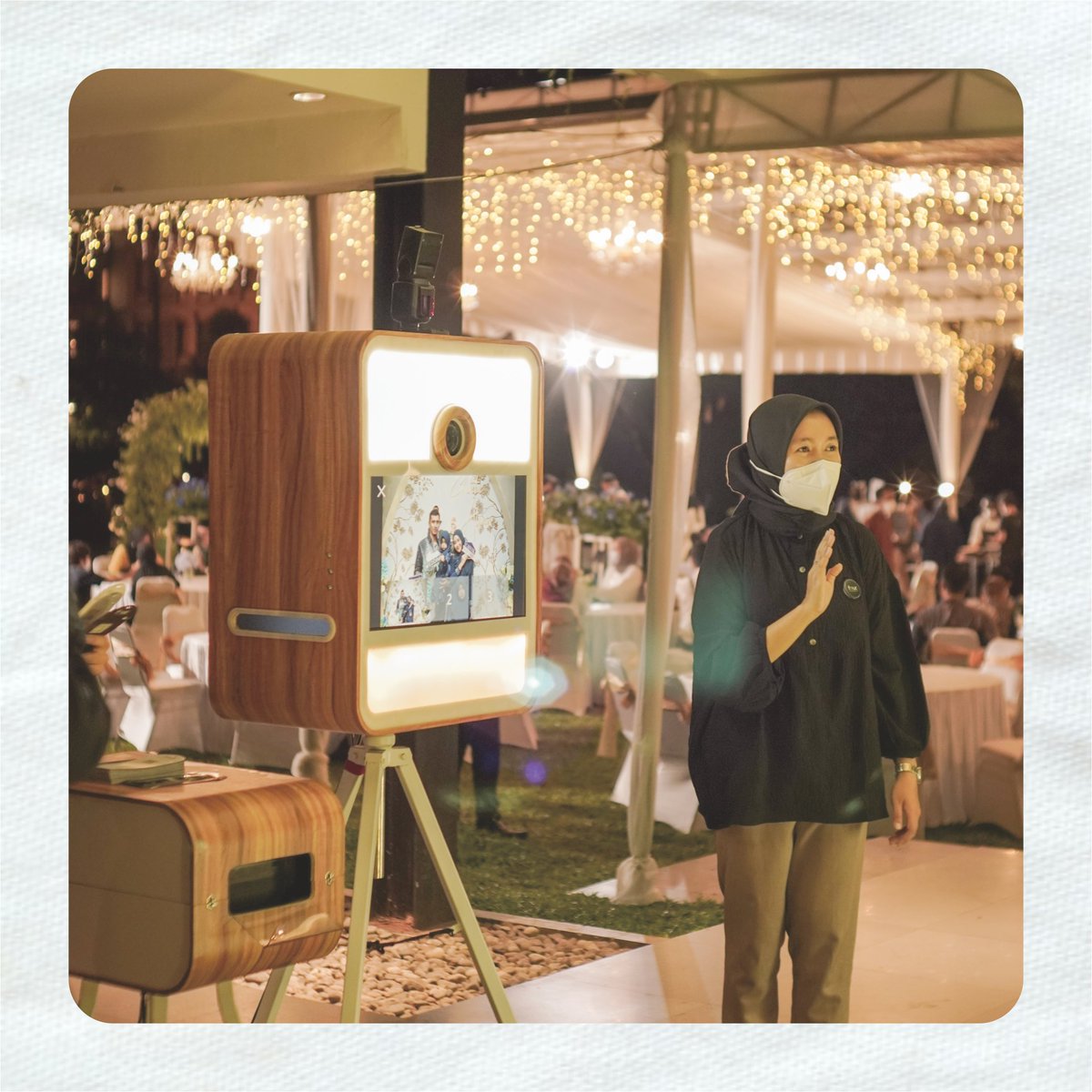 FourPhotobooth's tweet photo. Menantu idaman difoto pakai photobooth idaman, eaa 🙆

The Wedding of
Chikita &amp; Alfian

Info lebih lanjut hubungi:
📞 0821 3864 0834 https://t.co/508aqi9Hnv