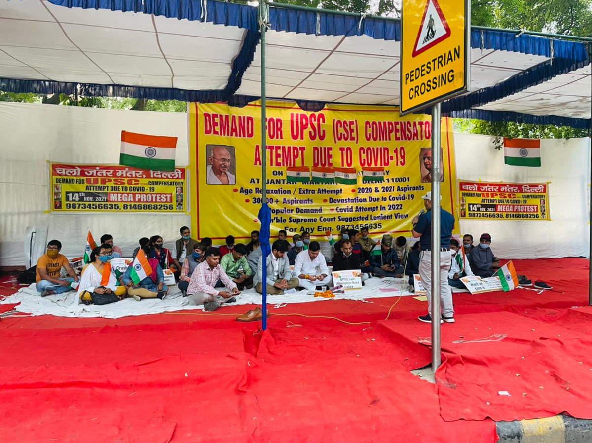 GaurNsui's tweet photo. कल दिल्ली में जंतर मंतर पर यूपीएससी के छात्रों के आंदोलन में सम्मिलित हुआ छात्रों की मांगों को बनाने के कारण जो समय बर्बाद हुआ इस कारण से उन्हें अतिरिक्त समय मिलना चाहिए https://t.co/cbcAAlIauG