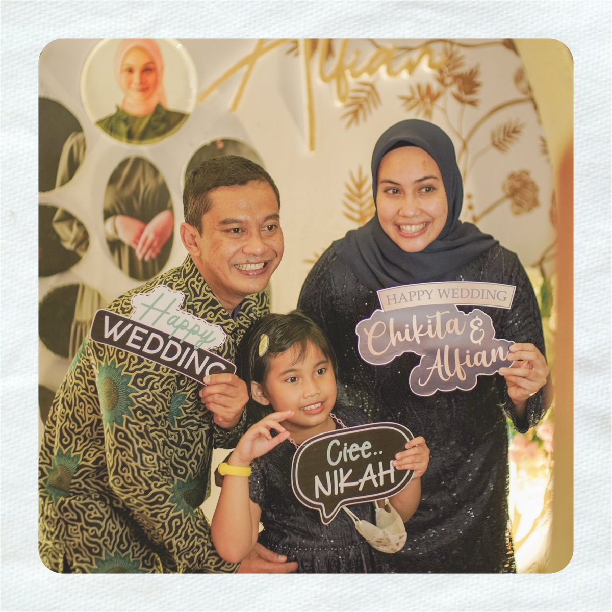 FourPhotobooth's tweet photo. Jadi begini kawan, agar para tamu undangan tidak bingung, kami kerahkan pasukan untuk melayani dan mengarahkan tanpa keganasan.
Jadi dekatilah photobooth kami tanpa rasa bingung dan takut, oghey? 😉

The Wedding of
Chikita &amp; Alfian

Info lebih lanjut hubungi:
📞 0821 3864 0834 https://t.co/Md5z87YxfP