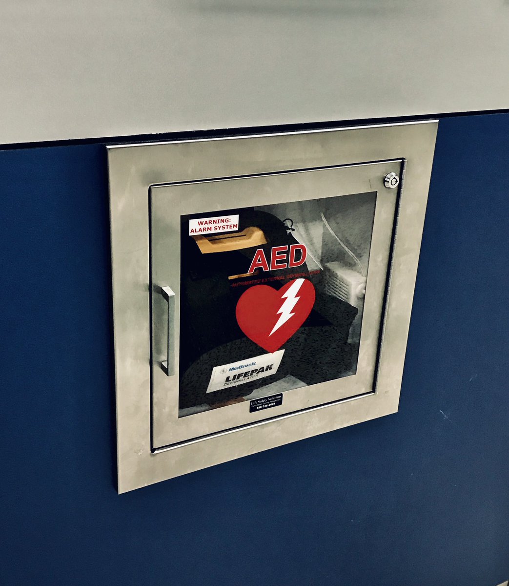 JORGECASARIN's tweet photo. ¿Ya sabes que es y para que sirve un “DEA / AED Desfibrilador Externo Automático”? 
#SalvaVidas #10MinutosDeOro #RcpDeCalidad #EspaciosCardioSeguros #CuestaLoMismoQueUnSmartPhone #Dea #Desa #Aha #Desfibrilador #Brugada #Corazón #MuerteSubita #JorgeCasarín @ConfianzzaMx https://t.co/YXtM6EWKEZ