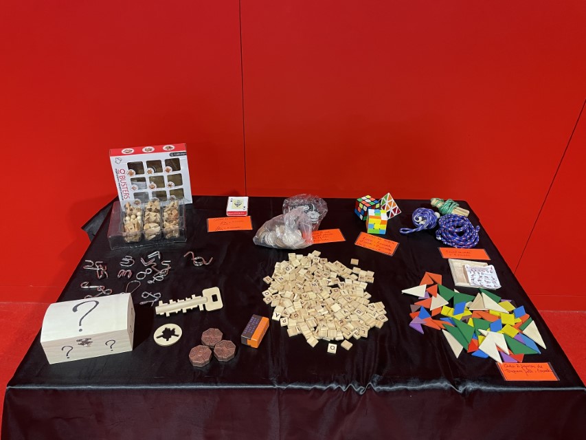 CanRecord's tweet photo. L'alumnat de 3r i 4t de Can Record ha encetat la Setmana de la Ciència (15-19 de novembre) amb un escape room i continuarà amb 1r i 2n. Els equips de científics i científiques han desplegat totes les seves habilitats per dur a terme la missió assignada i ha estat tot un èxit! https://t.co/08sz3DX4b0