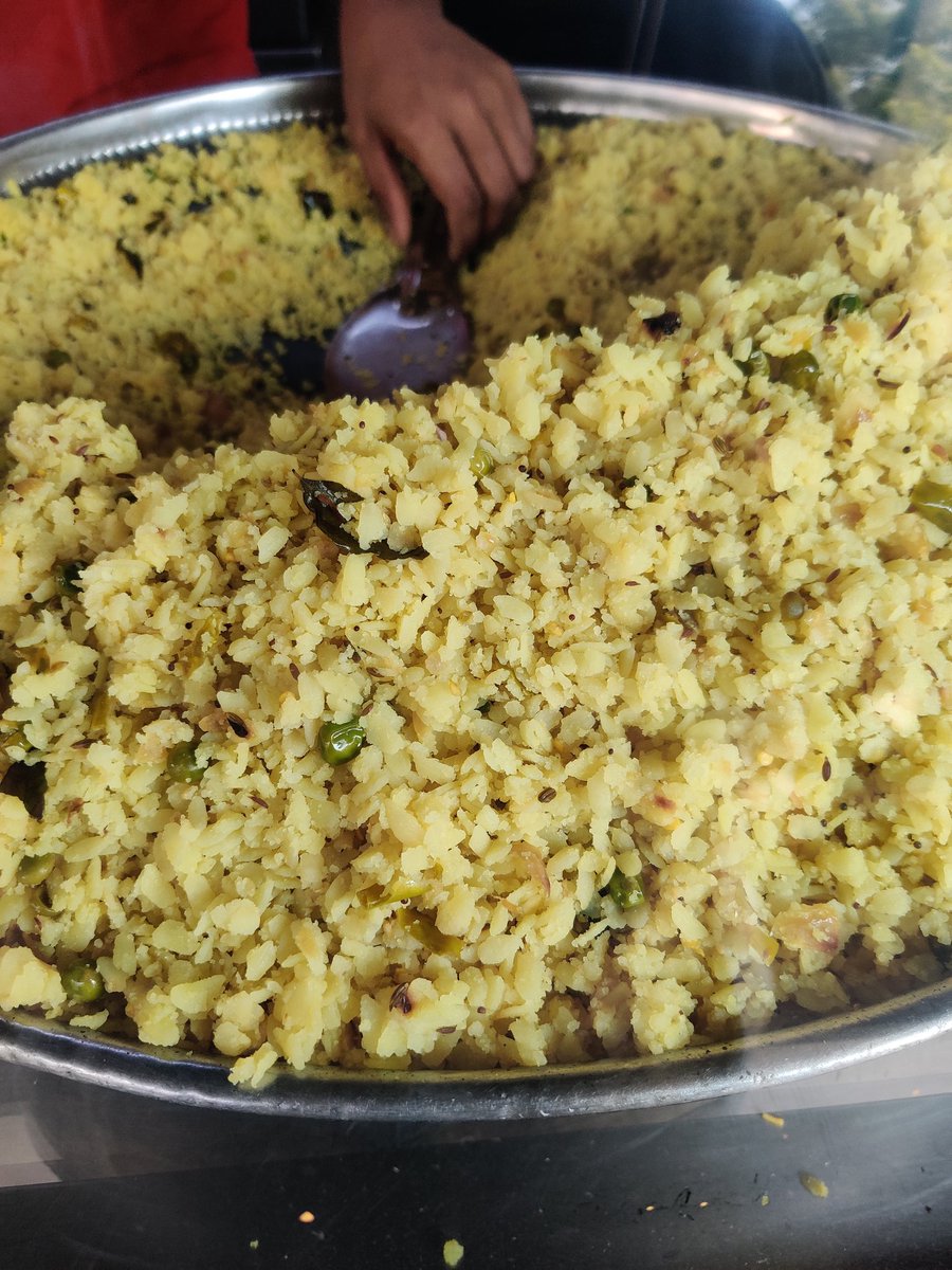 30guptavivek's tweet photo. #Indore आके पोहा कैसे मिस कर सकता।
#ApnaSweets
😀😀 https://t.co/KUeQUJnKQg