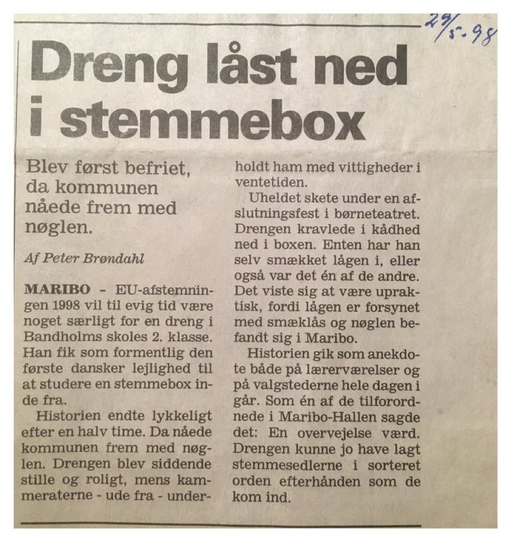TAlbrektsen's tweet photo. Det er valgdag, og hver gang vi stemmer, tænker jeg tilbage på året 1998, da jeg gik i 2. klasse på Bandholm Skole og blev låst ned i en stemmeboks #kv21 #traditionstweet https://t.co/jkpDmCxV7w