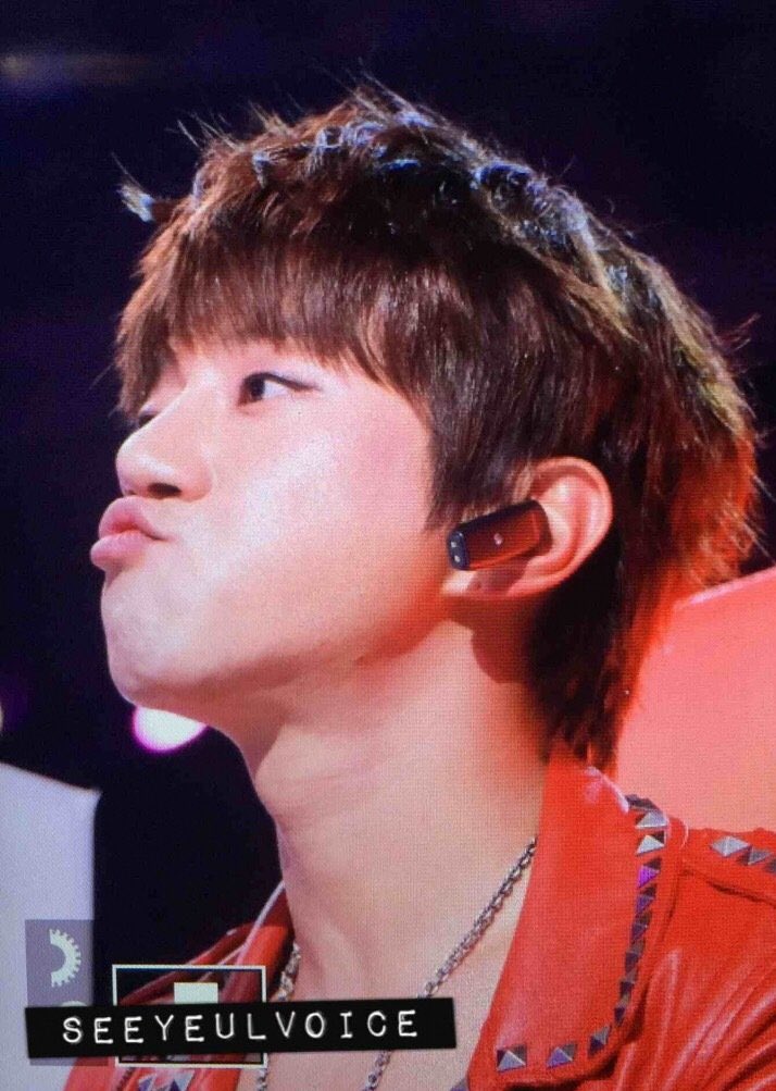 chiyeuls's tweet photo. missing chiyeul and talking about him 🥺 https://t.co/8G5lSZ4O59
