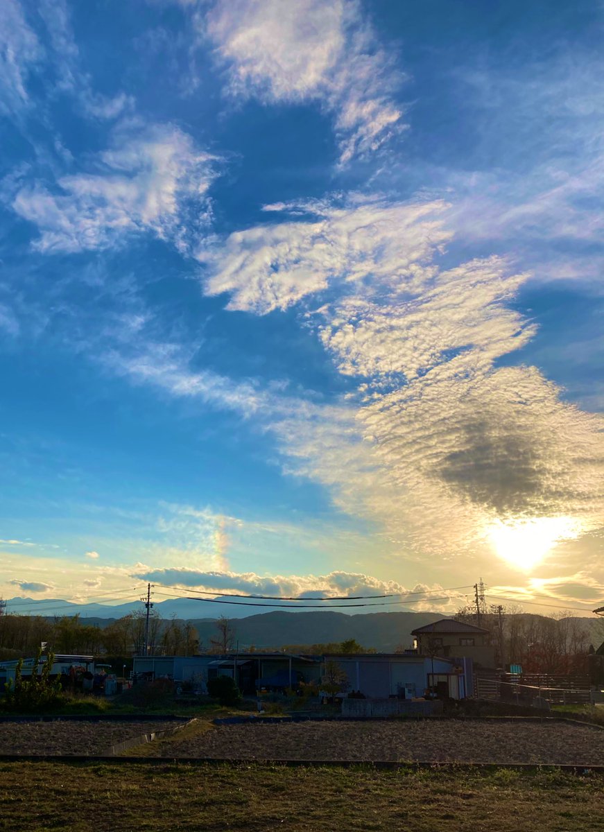 joyjoyjoyskip's tweet photo. 夕日と🌈✨

✌︎✌︎✌︎✌︎✌︎✌︎✌︎✌︎✌︎✌︎ https://t.co/HzqdomJrkS