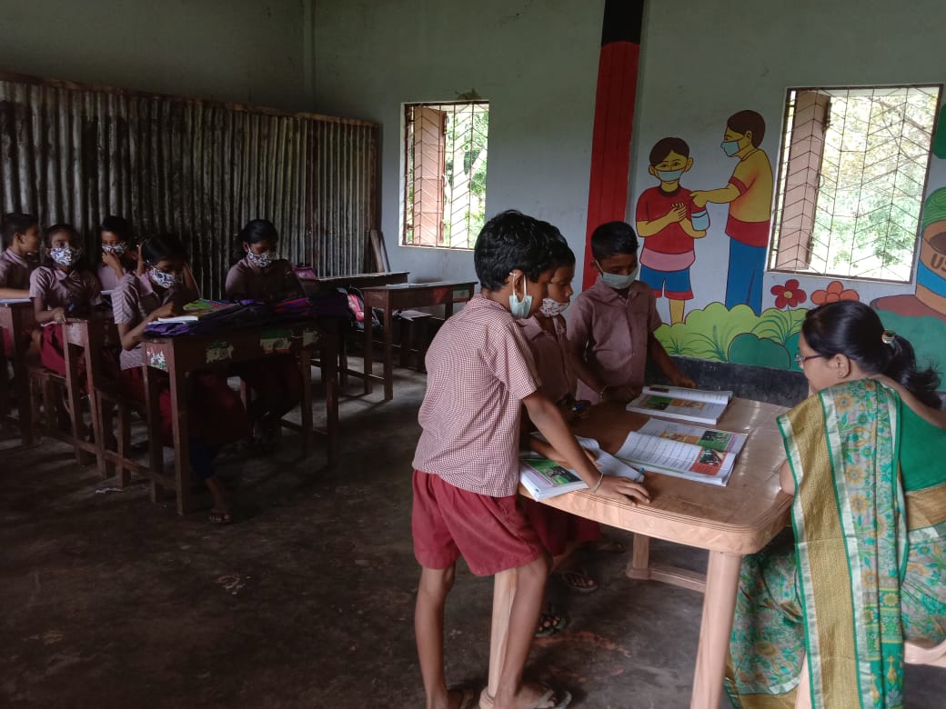EmpowerU_in's tweet photo. CatchUp Campaign 2.0 in #Tripura’s govt #schools has been started. We are excited to see the new #outcomes of #learningLevels through #ShikshaDarpan so that the right resources can be put in to improve the learning levels.
#EmpowerU #largescaleassessments
https://t.co/iMcKo3Ewac https://t.co/jdTzVOlmWN
