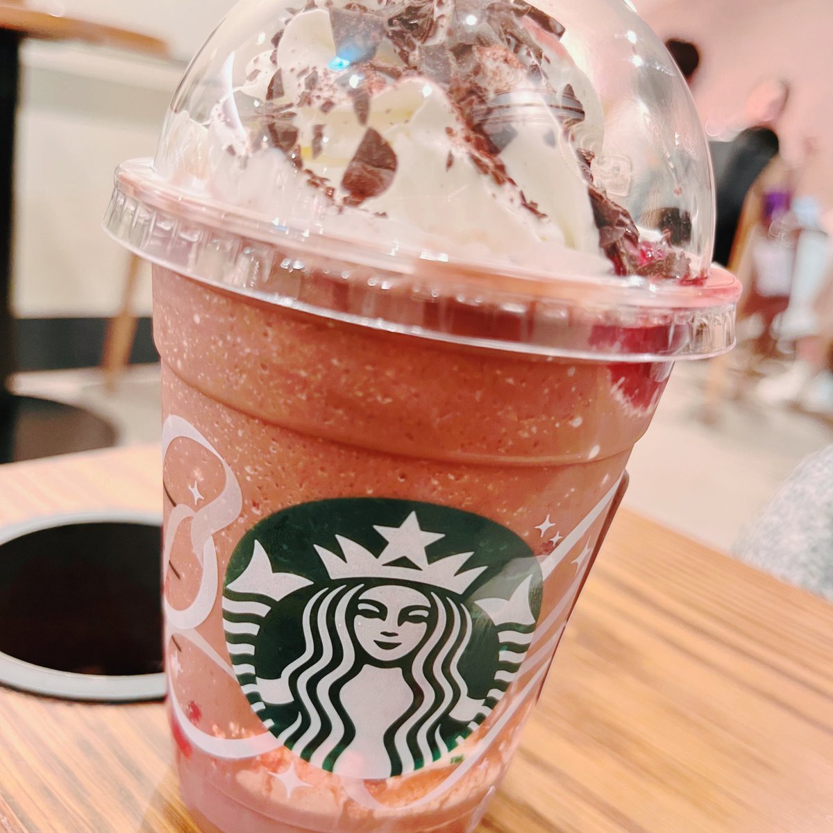 shoco_channel's tweet photo. ちょっと休憩🍫💕✨ https://t.co/64ccp9j8jX