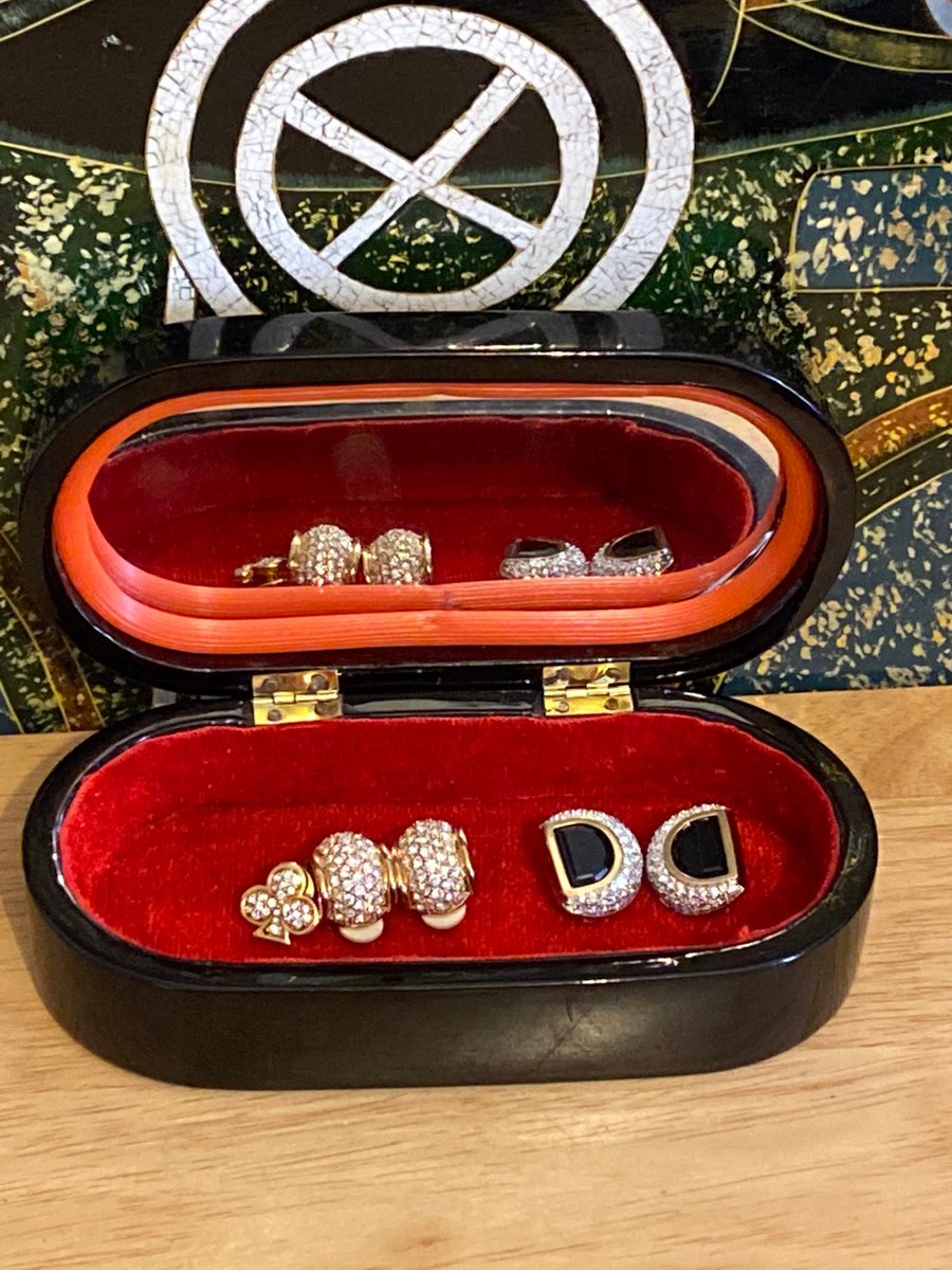 loveretrocrafts's tweet photo. Swarovski clip on earrings, SAL vintage crystal clip on earrings, Swarovski scarf pin Swarovski crystal https://t.co/wRoqW4XTlC #crystalscarfpin #salearrings #swarovskiearings #swarovskipin #scarfpin #giftideas https://t.co/awQC6mWJ3n
