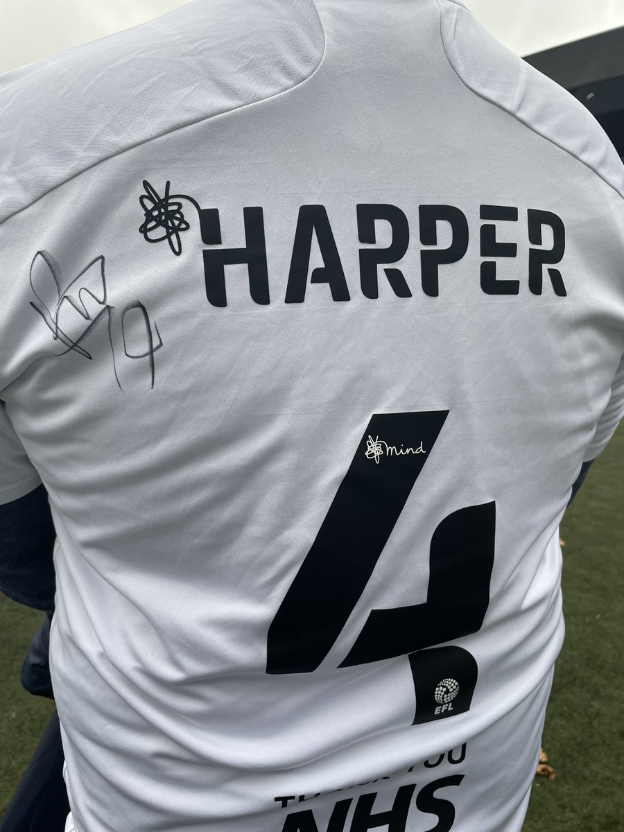 HearnSkk2009's tweet photo. @Rekeemharper8 thanks for the signature on Saturday good luck tonight #facuprun https://t.co/B88LaF3Wo0