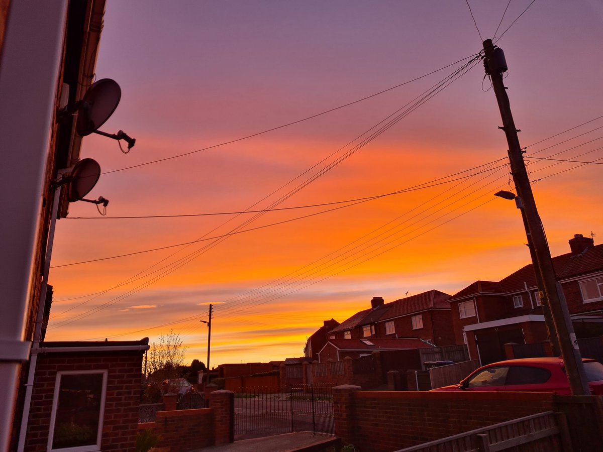 ginmonster85's tweet photo. Morning skies like this 😍 #sunrise #prettysky https://t.co/naR5fOy2g7