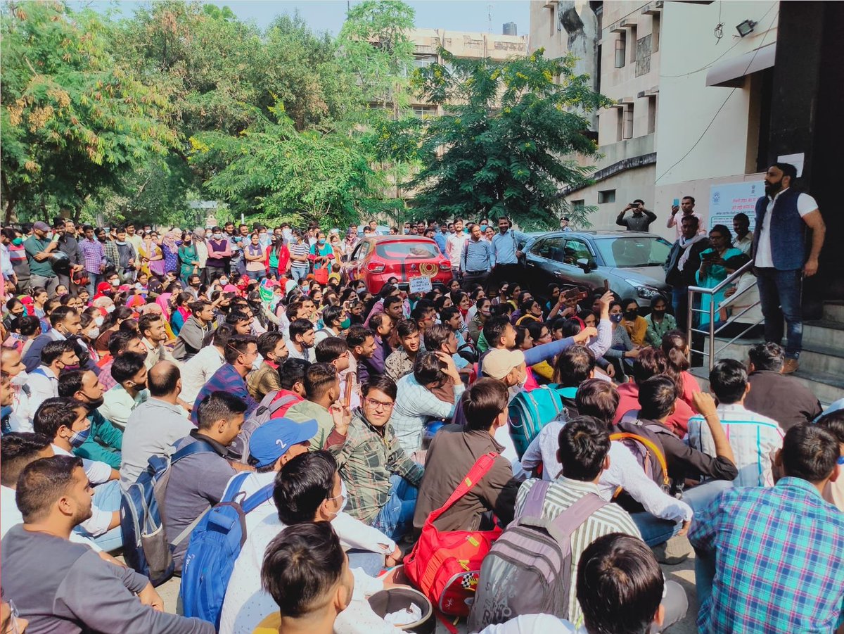 स्वास्थ्य भवन पर डेरा डाल दिया है पड़ाव डाल दिया है सरकार बौखलाई हुई है यह ताकत आप सभी साथियों से एकजुट होने की वजह से है 
#bharatBeniwal
