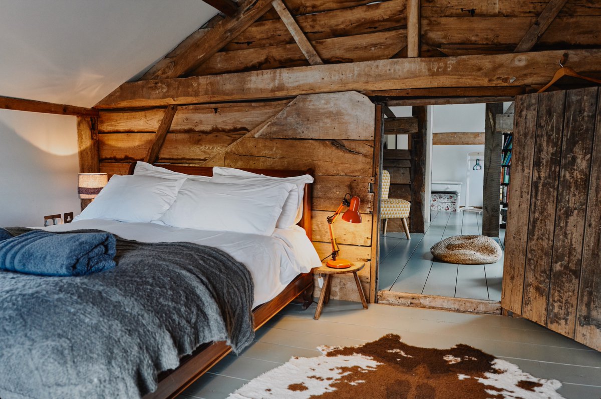 MadDogsglamping's tweet photo. *CALLING ALL LOVERS OF THE WYE VALLEY*
Our website is now taking Spring and Summer '22 bookings for the aesthetic delight that is The Hayloft.
#holidaycottages #wyevalley #staycation #ukholiday #deanwye #visitherefordshire #herefordshire #coolstays #weekendcandy #hostunusual https://t.co/GStVs5NrDs