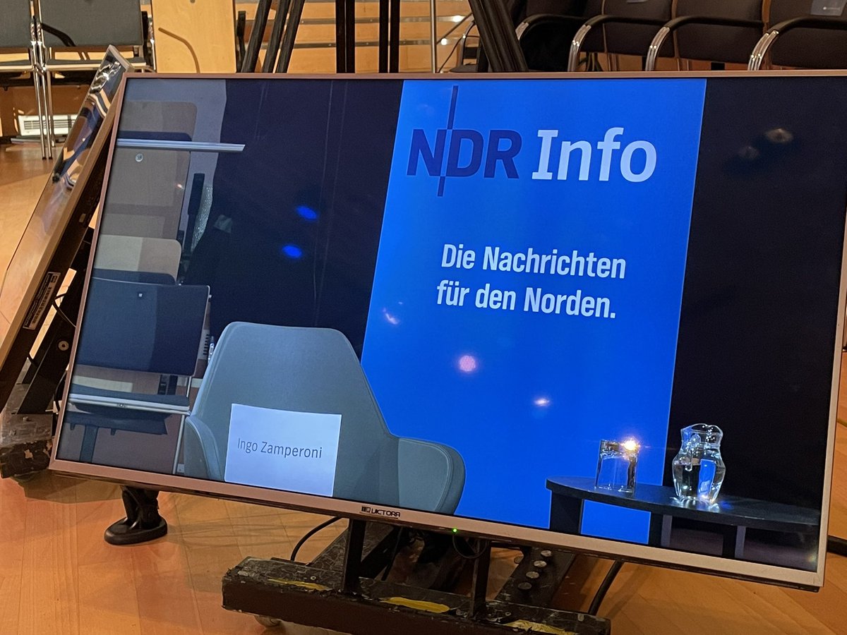 AdrianFeuerbach's tweet photo. One, two, Test, Test. Letzte technische Proben vor dem Constructive Journalism Day von @NDRinfo und @HHMediaSchool. Ab 10.00 Uhr live im Videostream auf https://t.co/u1UgelmPDt und im Digitalradio auf NDR Info Spezial! #cjd21 @NDRpresse https://t.co/jlTRwuOXgw