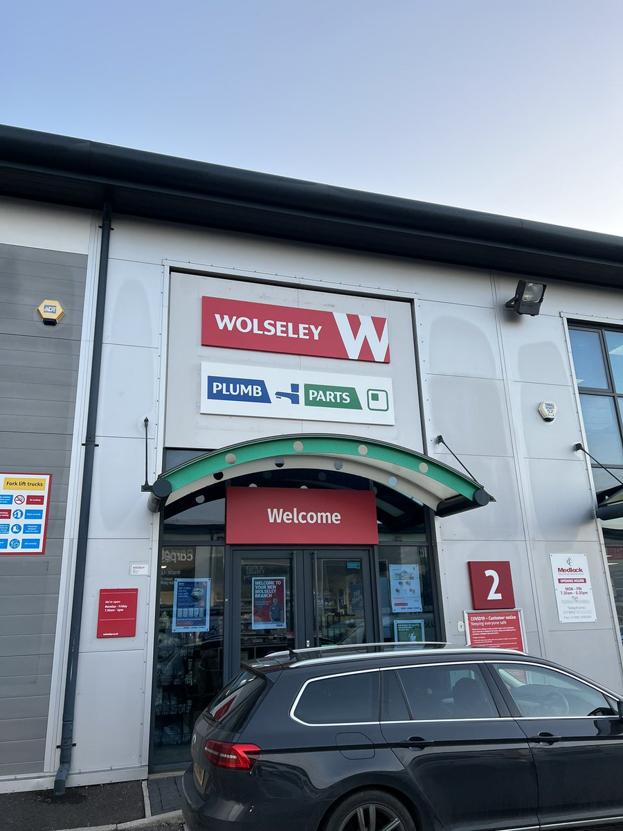LG_DanDeakin's tweet photo. @WolseleyUK Winchester this morning, @baxiboilers @megaflo #3for300 promotion and happy smiley faces! What more do you need!! https://t.co/awYDfIEDtO