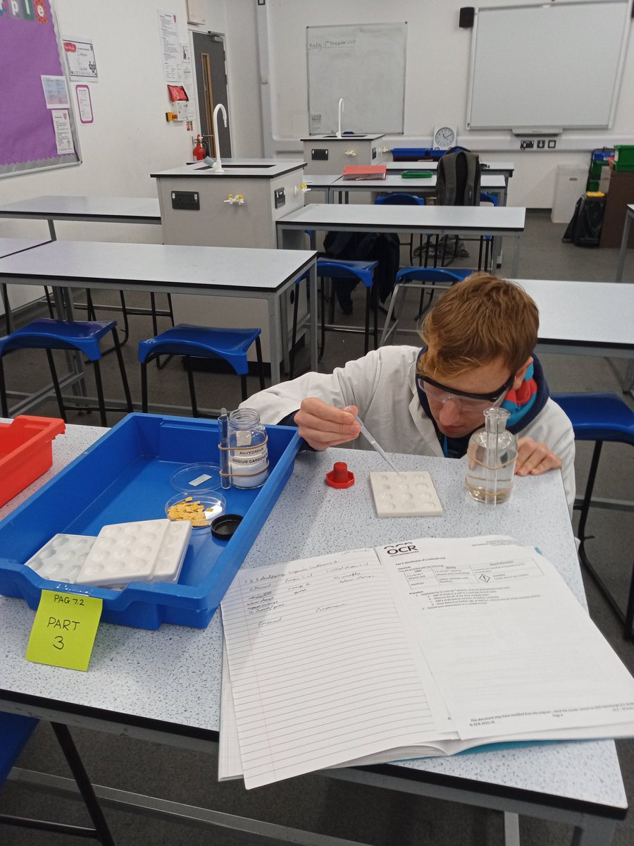 DeaneryScience's tweet image. Year 13 Chemistry students have been investigating carbonyl reactions 🧪 @deaneryhigh @Deanery6thForm