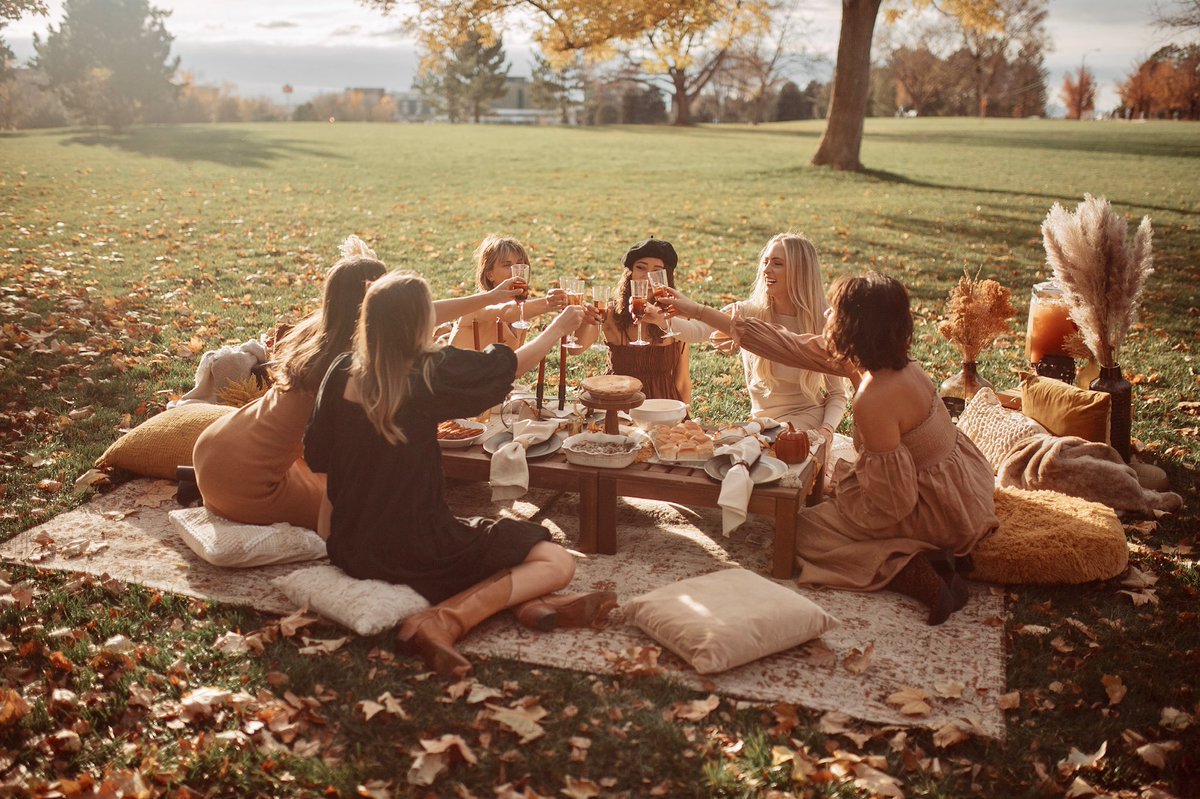 GabrielleRojas's tweet photo. #Friendsgiving in the park🌞 thank you #petalandpup for the dresses✨ #fall2021 https://t.co/Wd4uJWQ7OB