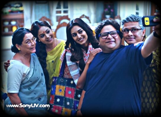 12madhu3's tweet photo. Every girl deserve a supportive family like Bose family. 

No matter whether there is any Dev in your life or not but a family like this, is truly a blessing 😇

BOSE FAMILY SUPREMACY ❤️

#KRPKAB #EricaFernandes 
#KuchRangPyaarKeAiseBhi https://t.co/ib5q7GWYwY