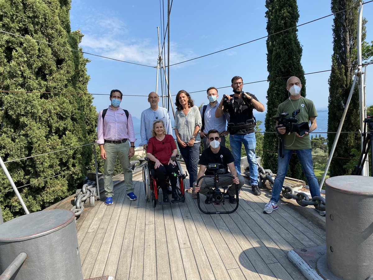 vittoriale's tweet photo. (1/2) @FiammaSATTA e il presidente @GBGuerri esplorano il Vittoriale per la trasmissione 'A spasso con te', che andrà in onda lunedì 29 novembre alle ore 16, su @RaiTre.
#AspassoconTe #AllascopertadelVittoriale #Vittoriale1921 #Lagodigarda #GabrieledAnnunzio https://t.co/iQCvUIIKzK