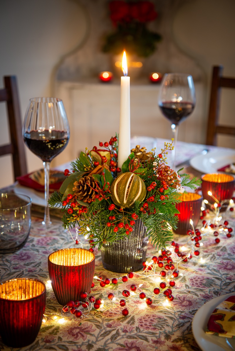 MoutanFlowers's tweet image. Part of our 2021 Christmas Collection, this beautiful single candle decoration, made with luxurious seasonal foliage, fruits and berries would look fabulous on your festive table!
moutan.co.uk/product/single…
Please call our stores for any bespoke designs.
#moutan #christmascollection