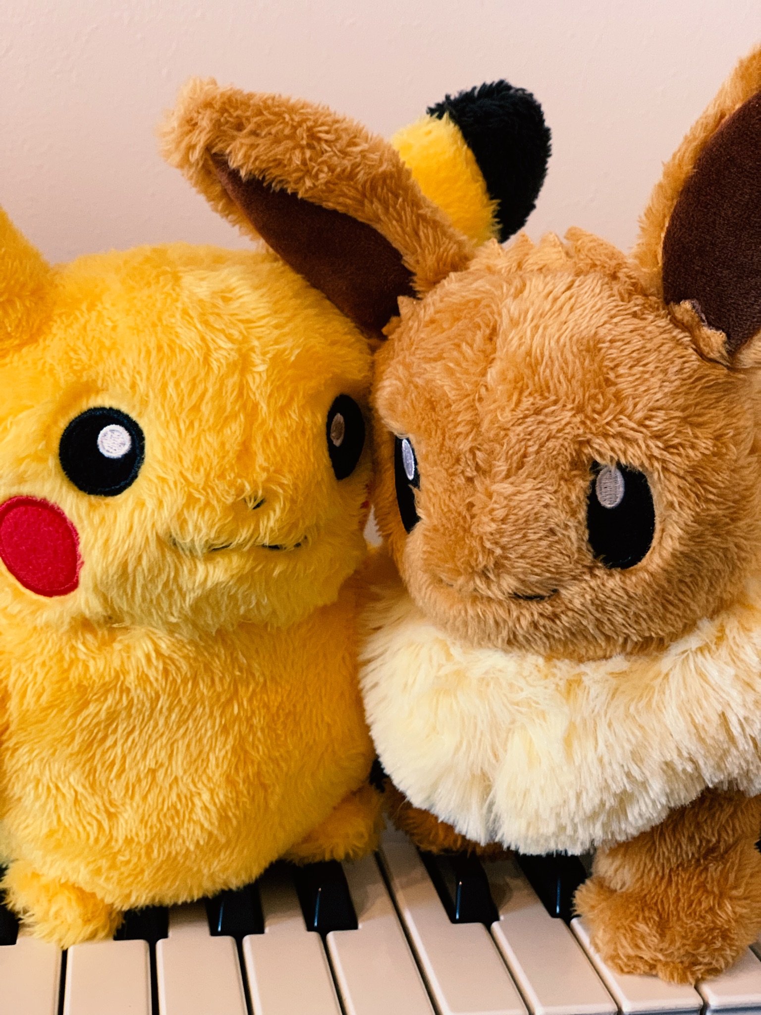 増田順一 Pokemon 今週はポケモンソフトの誕生日週ですね いま気づいた 笑 15日 月 ソード シールド2周年 16日 火 Let S Go ピカチュウ イーブイ3周年 17日 水 ウルトラサン ウルトラムーン4周年 18日 木 サン ムーン5周年 そして 19日 金