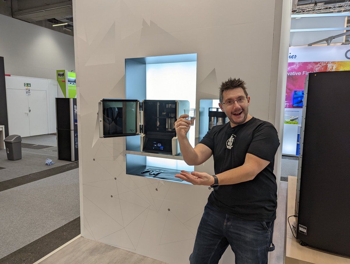 MichaellPetch's tweet image. Look who I bumped into..

@joeltelling is helping @Nexa_3D launch the desktop resin XiP 3D printer.

#3Dprinting #formnext2021 #formnext